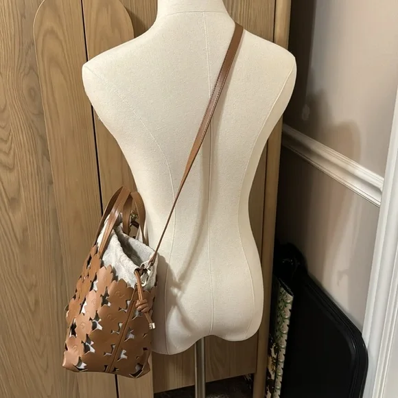 Ted Baker London Florean Flower Laser Cut Tote - Picture 9 of 12